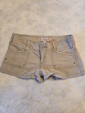 Hollister Women's Beige Low-Rise Cotton Blend Short Shorts